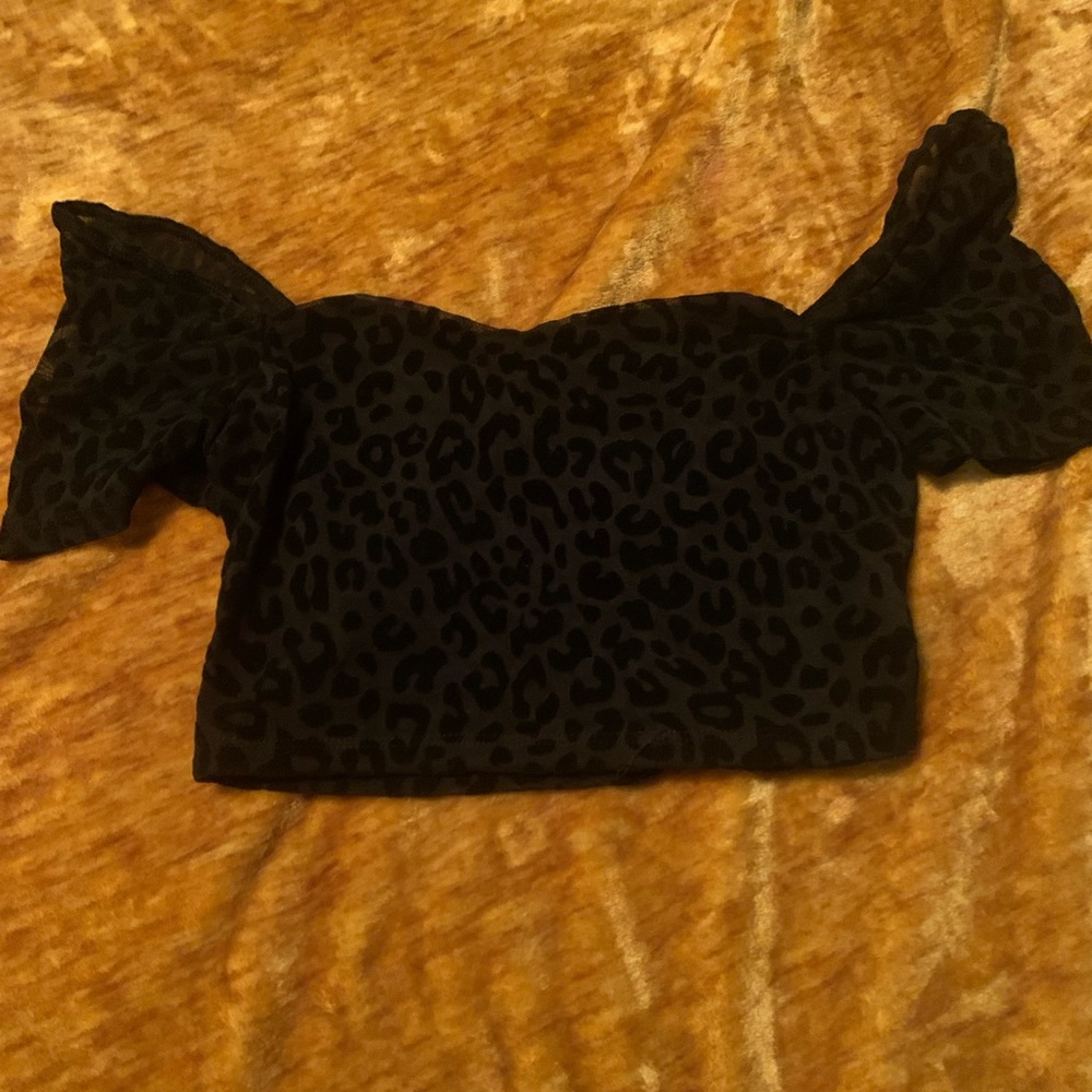 black leopard print off the shoulders crop top